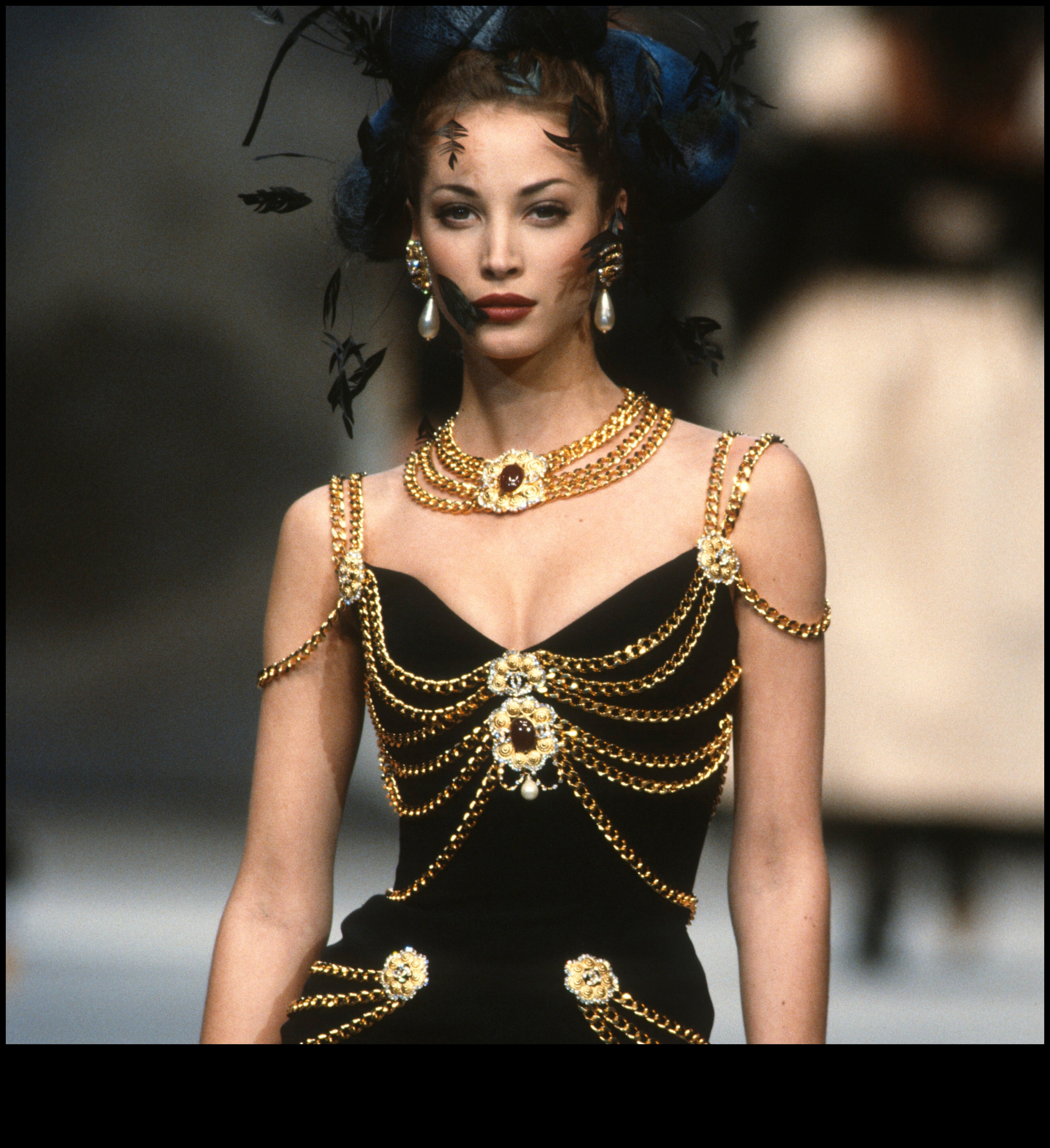 Momente de model: Povestirea prin prisma elegantă a modei iconice
