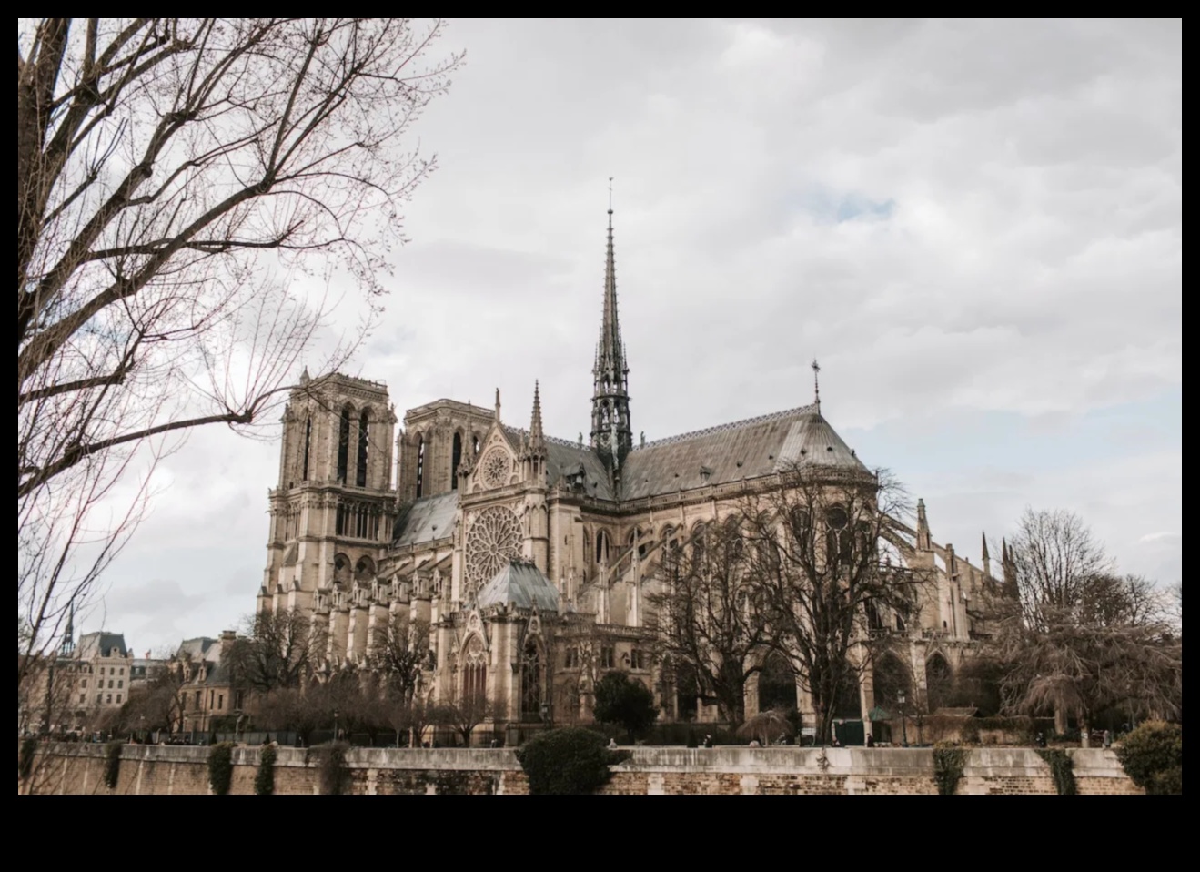 GRAND GOTIC: o simfonie vizuală în fotografia de arhitectură